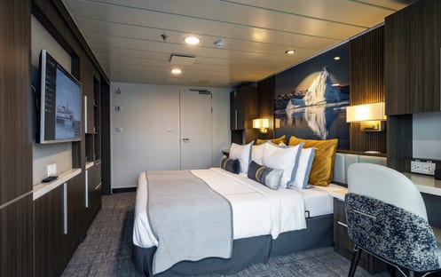 AE Expeditions, SYLVIA EARLE, Junior Suite 705, Richard IAnson-3